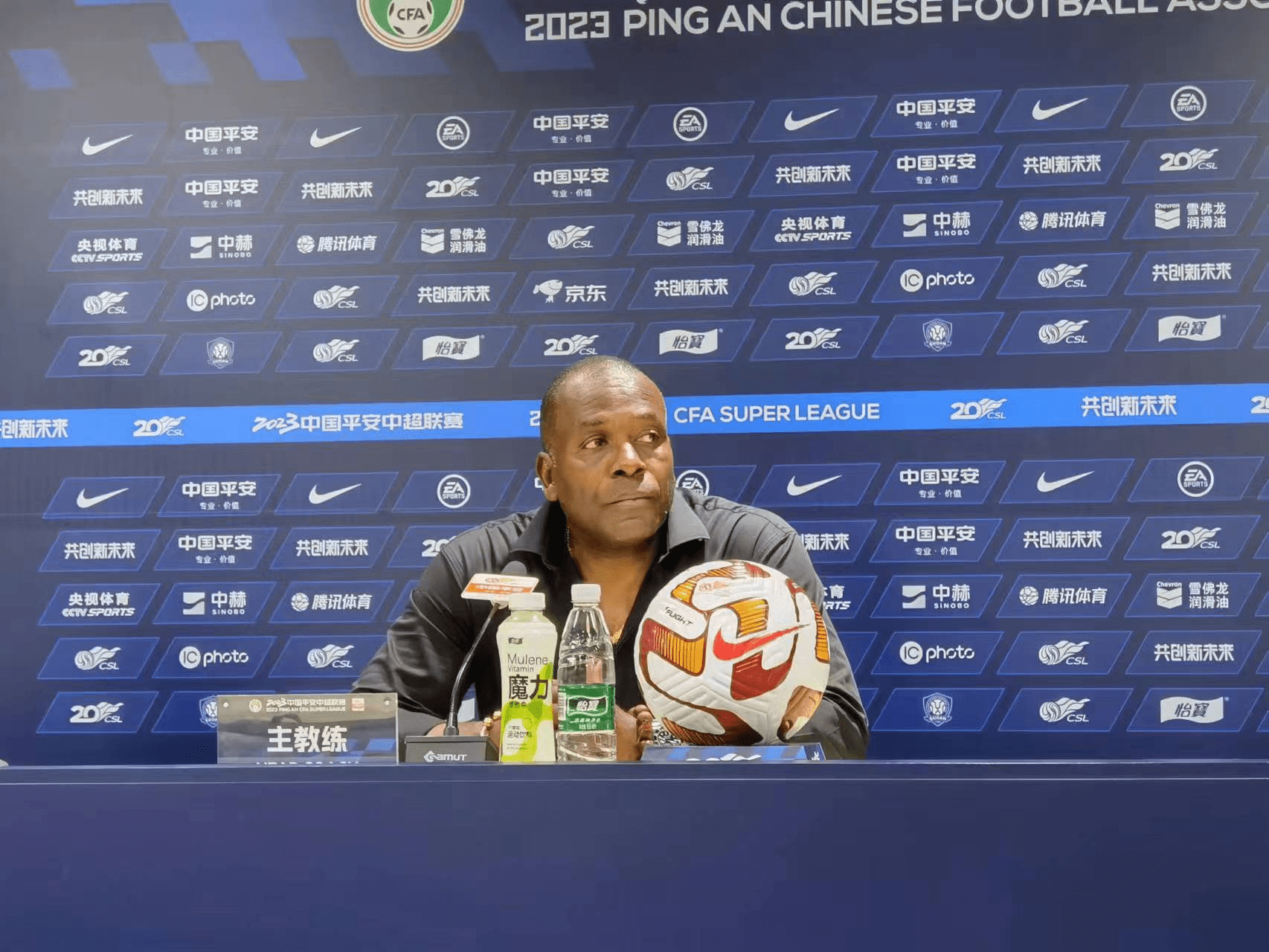 里程碑夜埃因霍温外线爆发；欧超杯今夜刷纪录；球迷炸锅；临场指挥获称赞