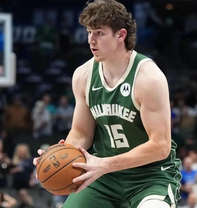 金年会官网首页-关于密尔沃基雄鹿发布备战花絮，今夜队长鼓劲，CBA常规赛任务艰巨，赛季目标并未改变的信息